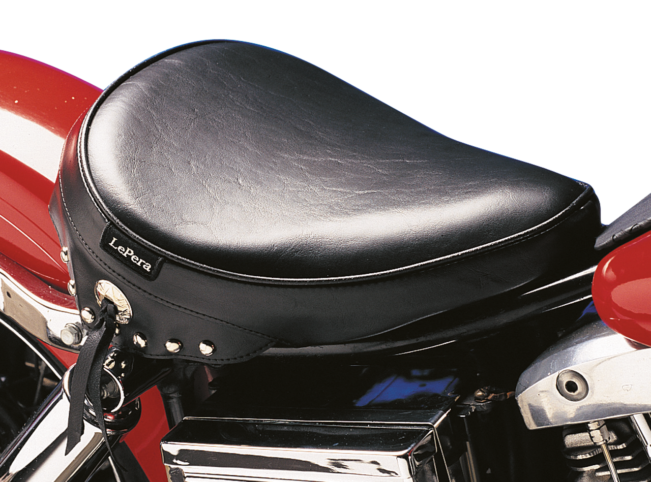 Solo seat with skirt and conchos FX-FLH