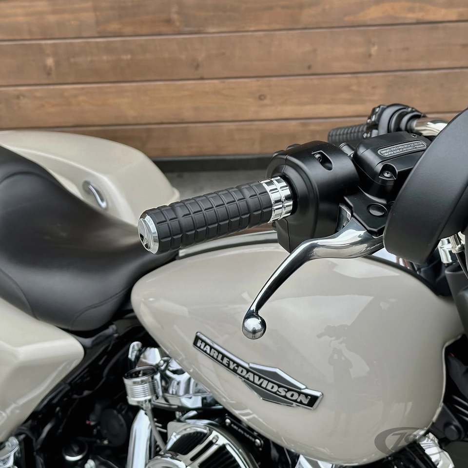 Black/Chrome Speedliner Grips CBL