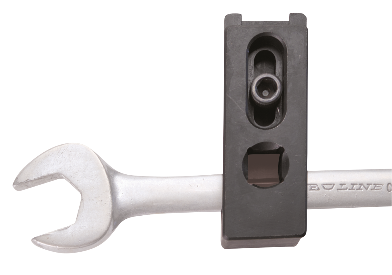 Adjustable torque wrench adapter