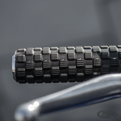 AirTrax Grips, Chrome cable
